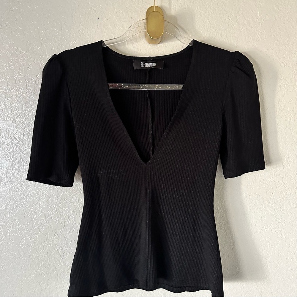 Reformation black ribbed deep plunge v neck top size XS - Picture 4 of 9